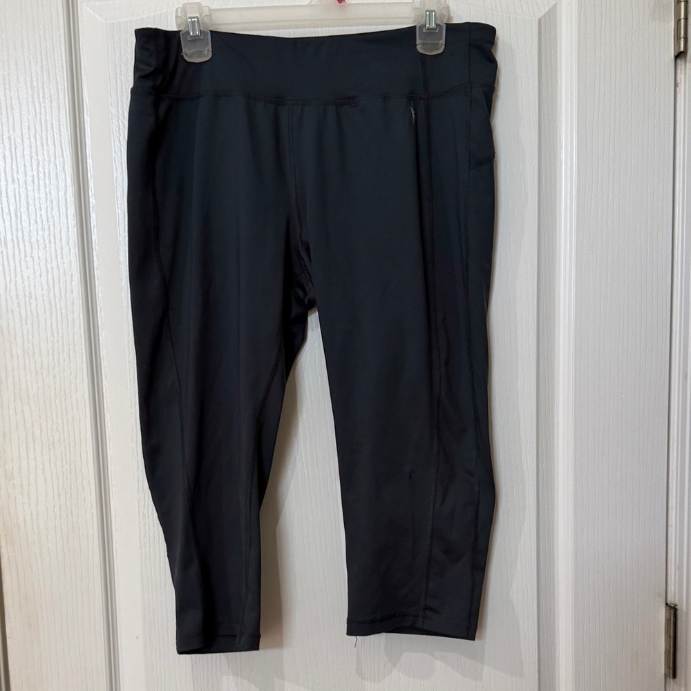 Danskin Now size large 12–14 three-quarter length workout yoga capri